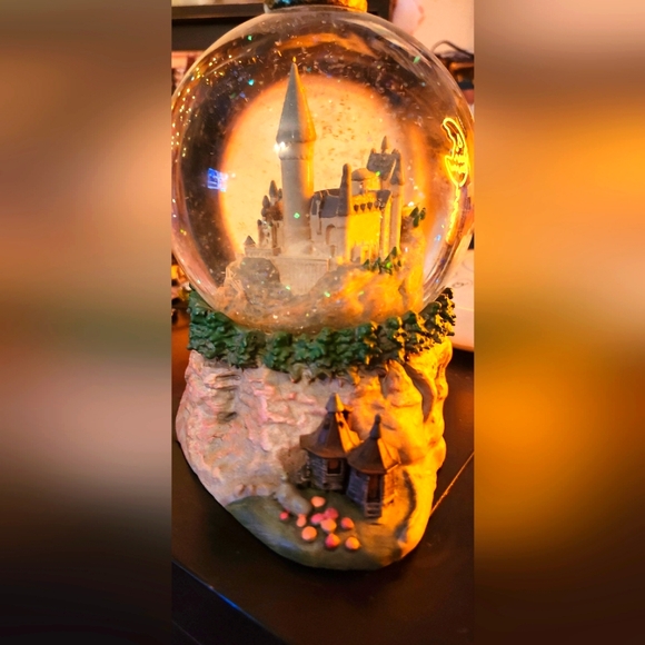 Hogwarts Castle Snow Globe *SOLD FB* - Picture 6 of 6